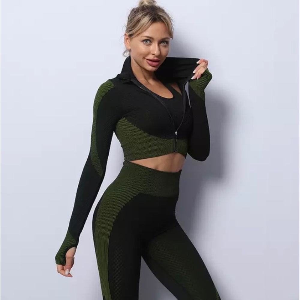 Seamless Workout Set - Picture 2 of 5